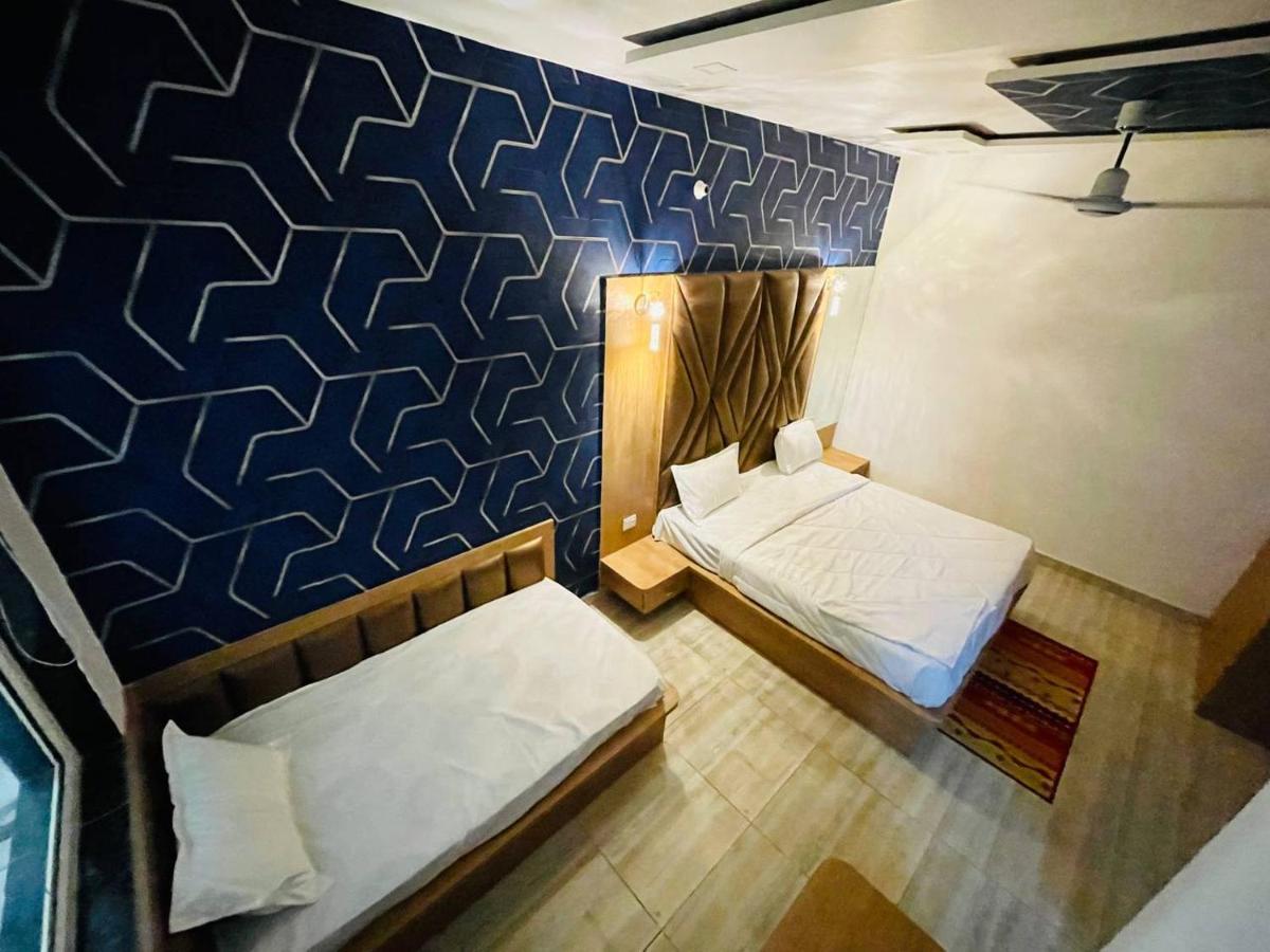 Hotel B P Emerald Матхура Экстерьер фото