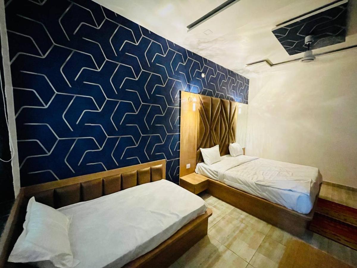 Hotel B P Emerald Матхура Экстерьер фото